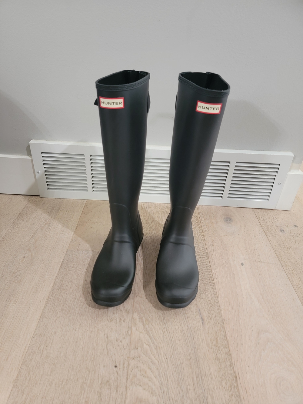 Hunter Tall Women's Rain Boots in Black with Red Logo